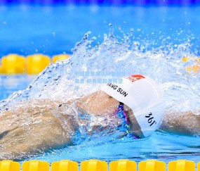 中国速度滑冰队备战冬奥会 新秀崛起老将坚守